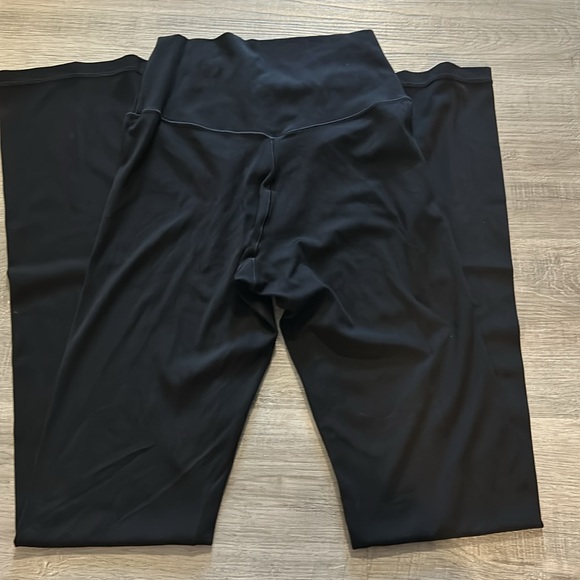 AERIE HIGH WAISTED CROSSOVER FLARED LEGGINGS. SIZE MEDIUM. - Picture 3 of 4